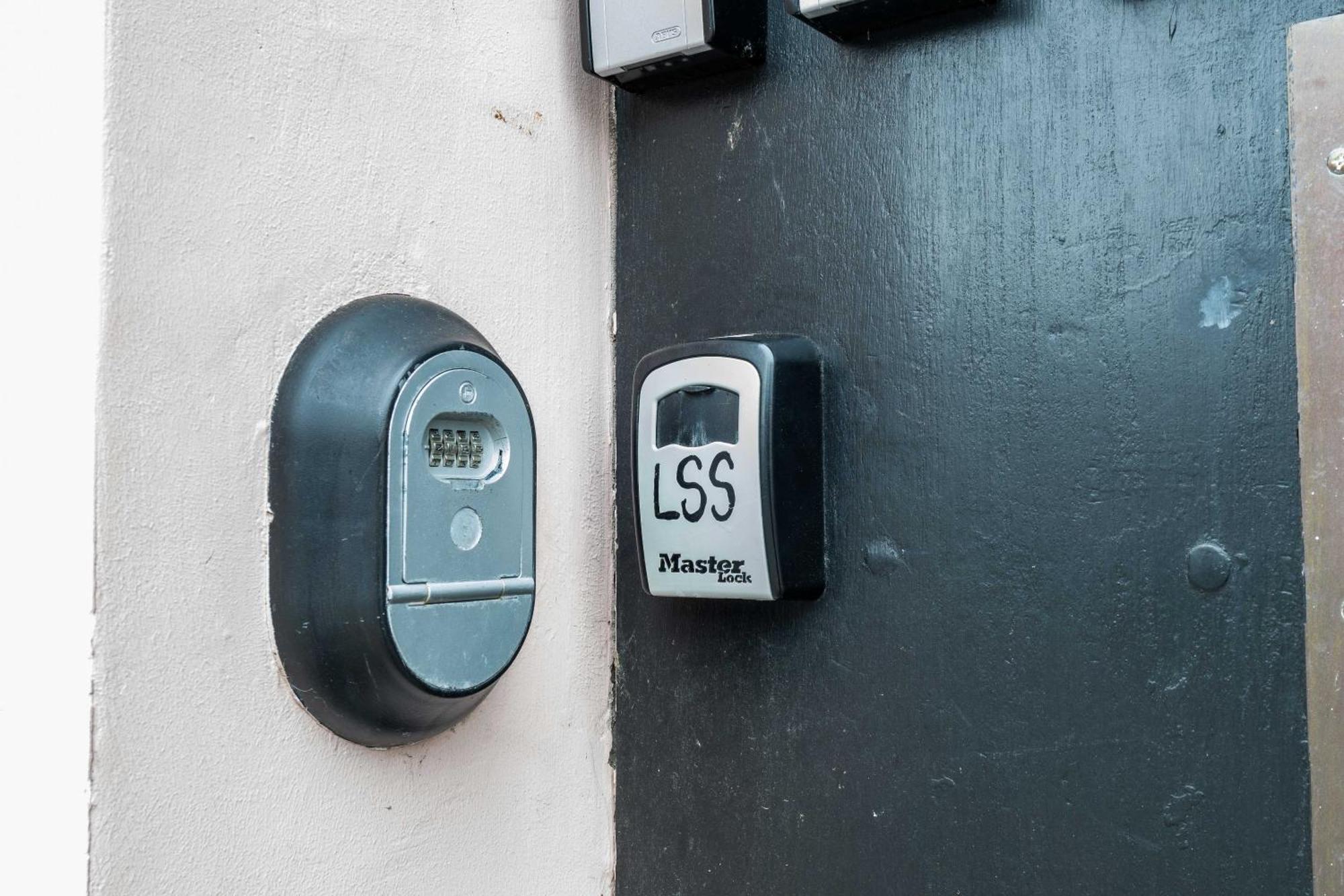 Appartamento Rare 4br W Unique Details In Cph Copenaghen