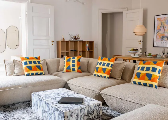 Rare 4Br Apartment W Unique Details In Cph City